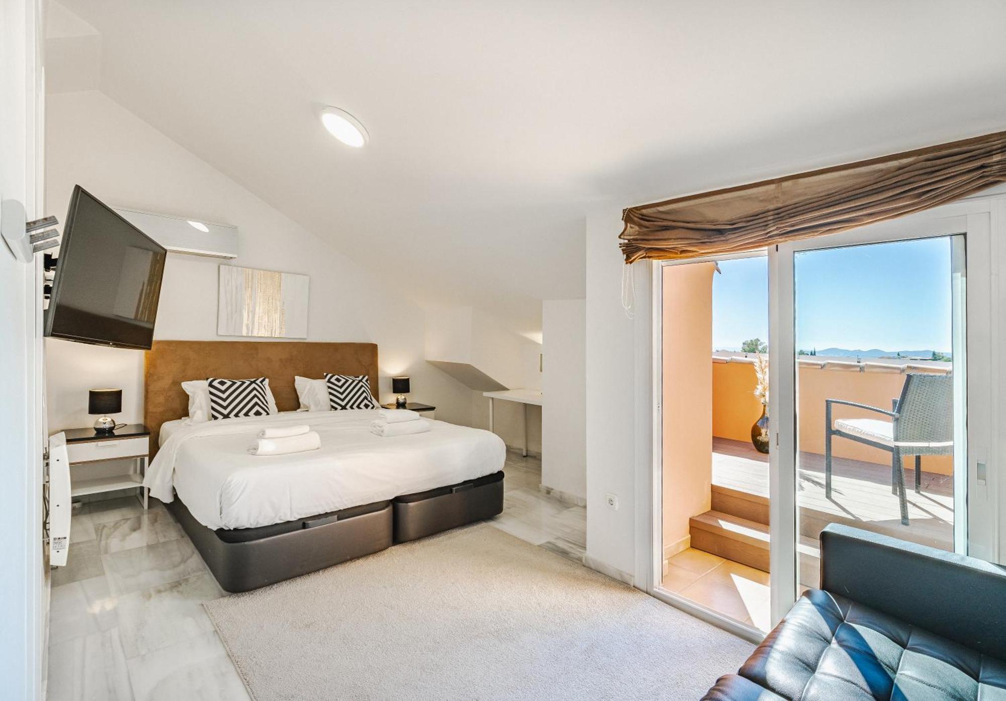 Private Luxurious Hillside Villa With Pool & Sea Views For 8 To 10 Ppl Fuengirola Eksteriør bilde